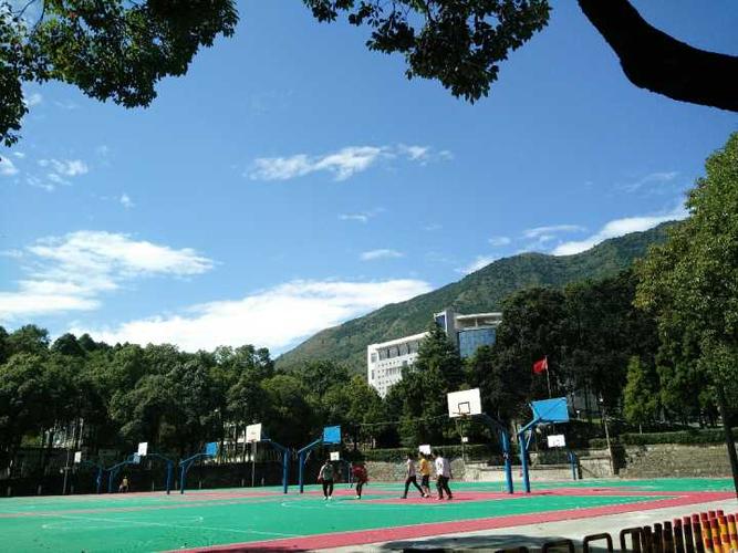 广东这些最偏僻高校，上学就像被“流放”到山旮旯 广州在山上的大学
