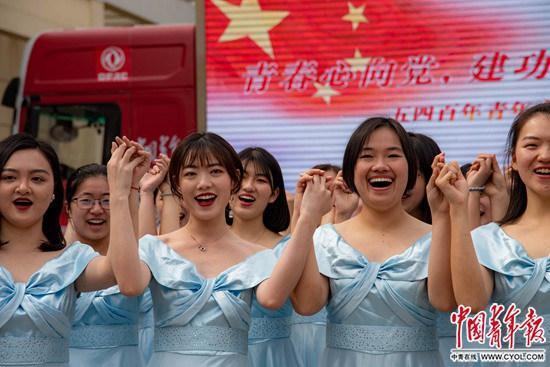 “时光宝盒”抵达党的诞生地，上海大学生:接稳接好历史接力棒 运动献礼建党百年
