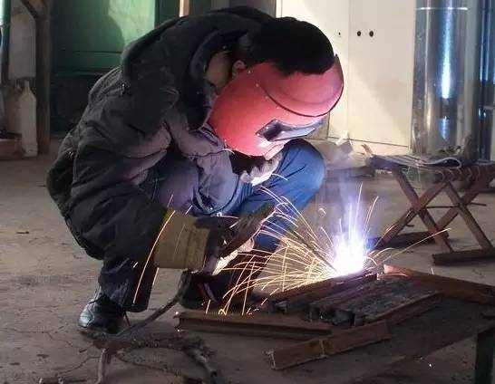 电焊工是特殊工种多少岁退休 电厂电焊工算不算特殊工种